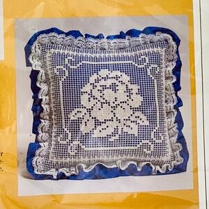 Creative Circle Lace Net Darning Pillow Blue Garden Beauty NIP Vintage 1985 Kit